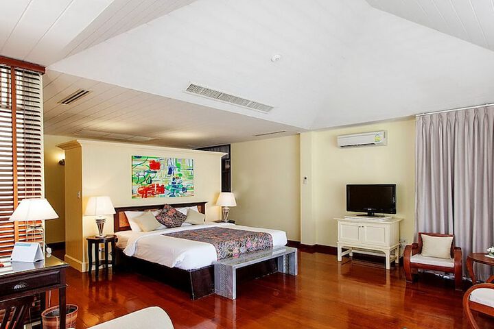 Room 8 of 98