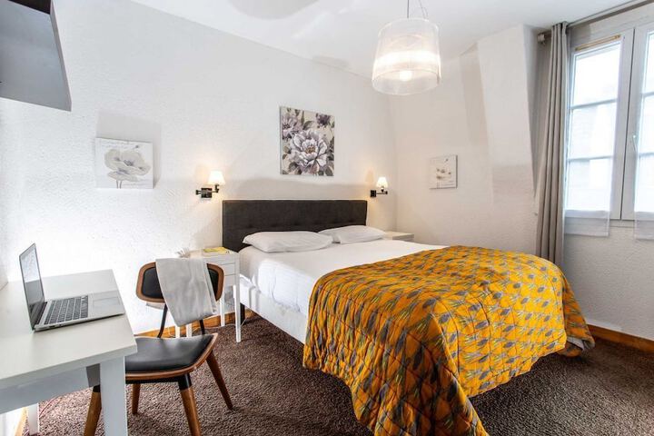 Room 10 of 76
