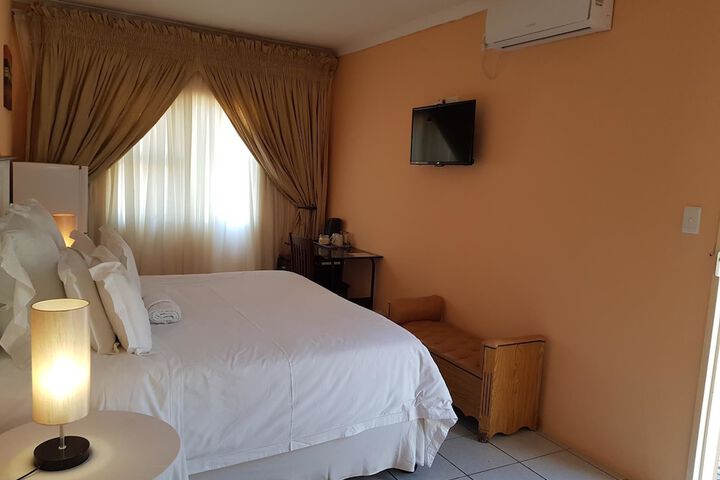 Room 1 of 3