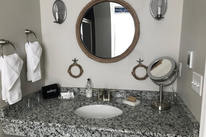 Room 16 of 35