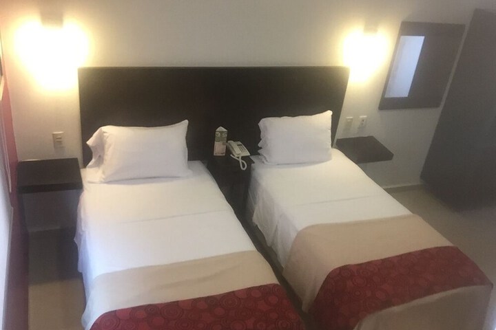 Room 12 of 40