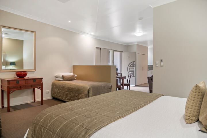 Room 2 of 20