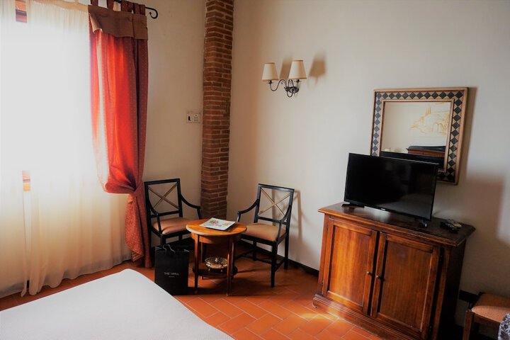 Room 9 of 85