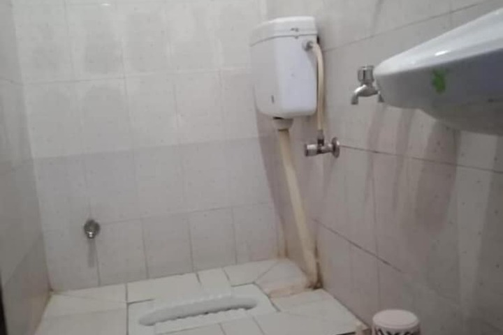 Room 6 of 10