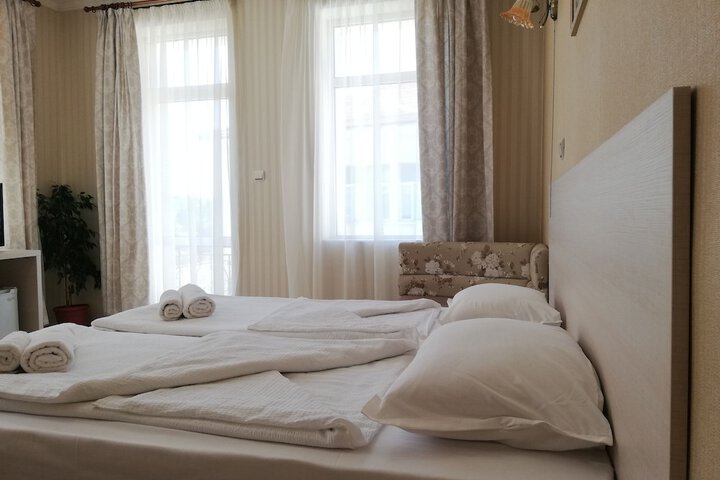 Room 11 of 50