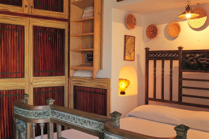 Room 6 of 33