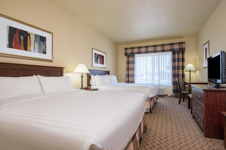 2 Queen Beds (8 of 9)