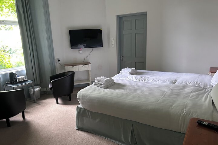 Room 8 of 110