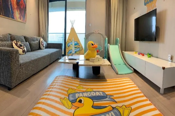 Room 6 of 10