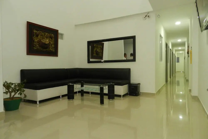 Room 7 of 8