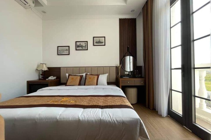 Room 8 of 35