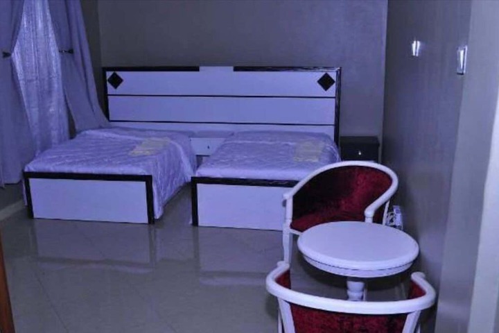 Room 4 of 48