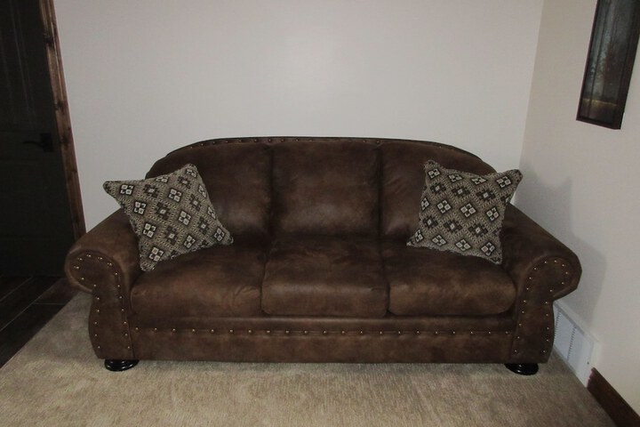 Room 4 of 28