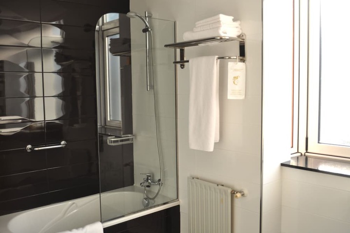 Room 10 of 29