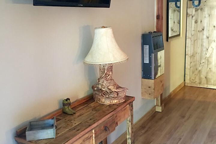 Room 2 of 63