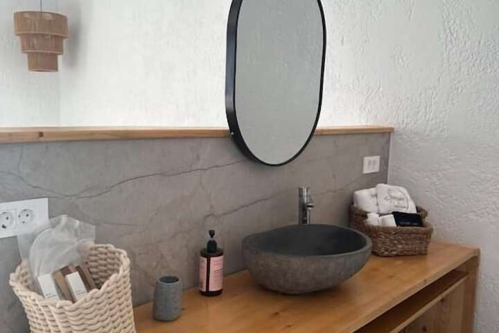 Room 15 of 37