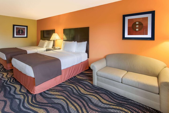 2 Queen Beds (10 of 11)