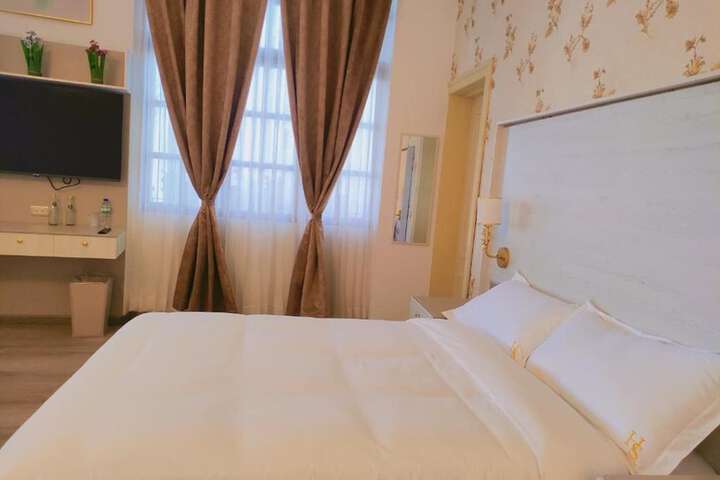 Room 41 of 90