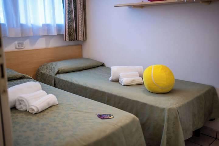 Room 40 of 243