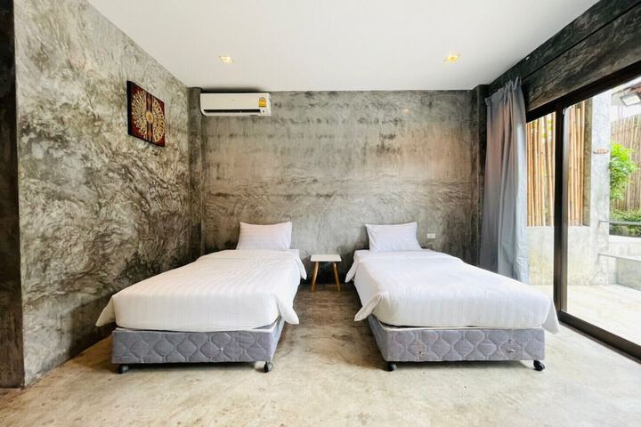 Room 17 of 99