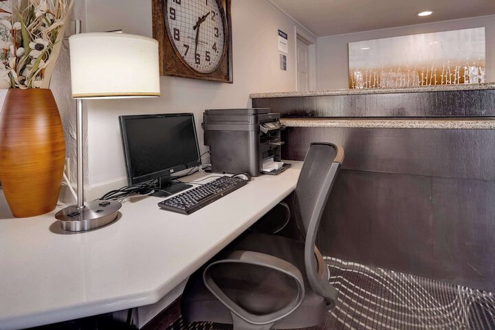 Business Center 20 of 21