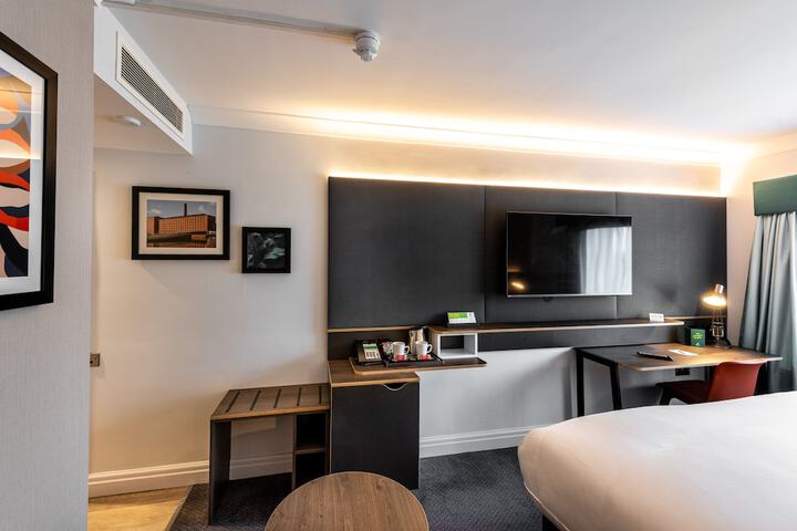 Room 28 of 100