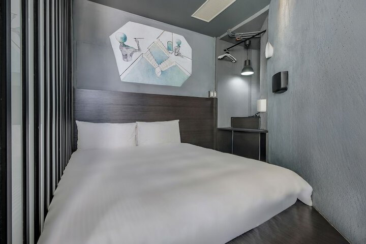 Room 25 of 121