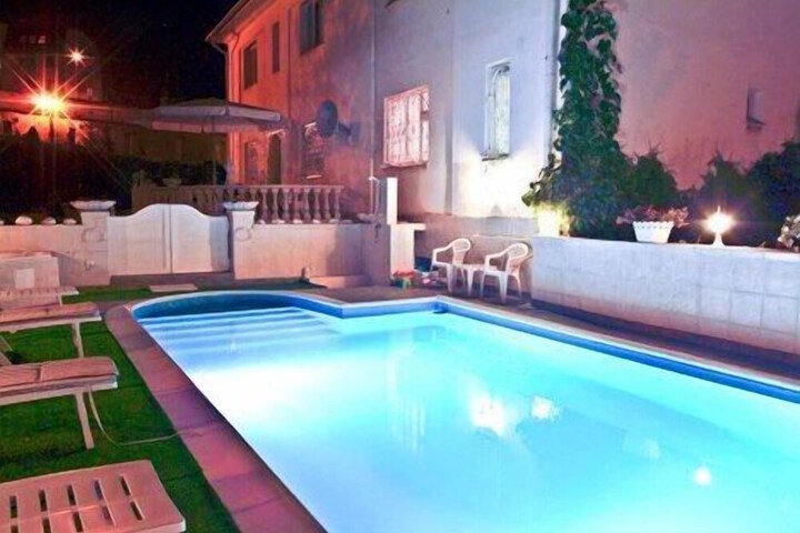Pool 62 of 88