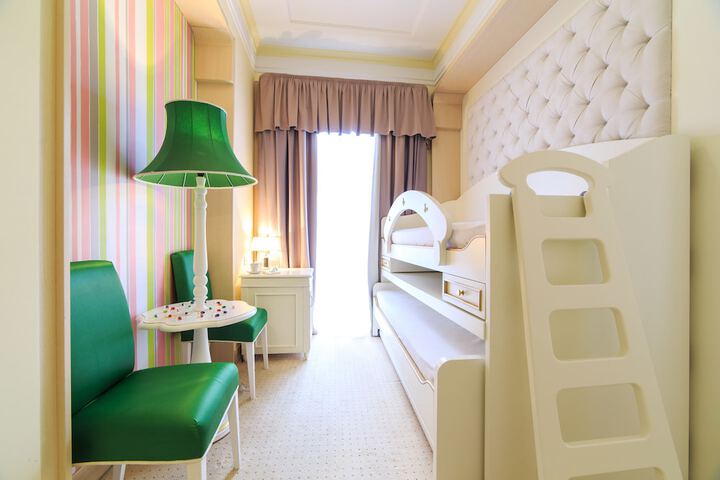 Room 13 of 117