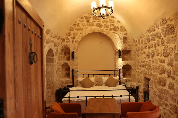 Room 7 of 25