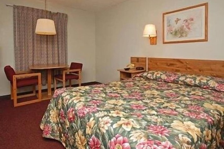 Room 6 of 34