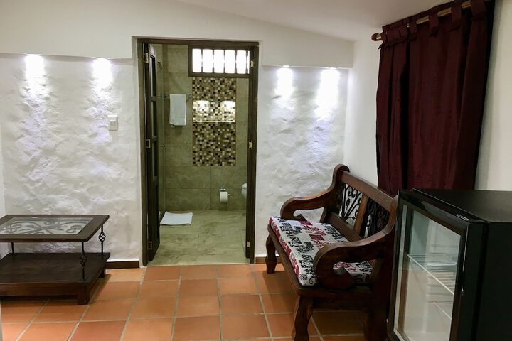 Room 4 of 17
