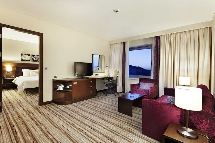 Room 6 of 25