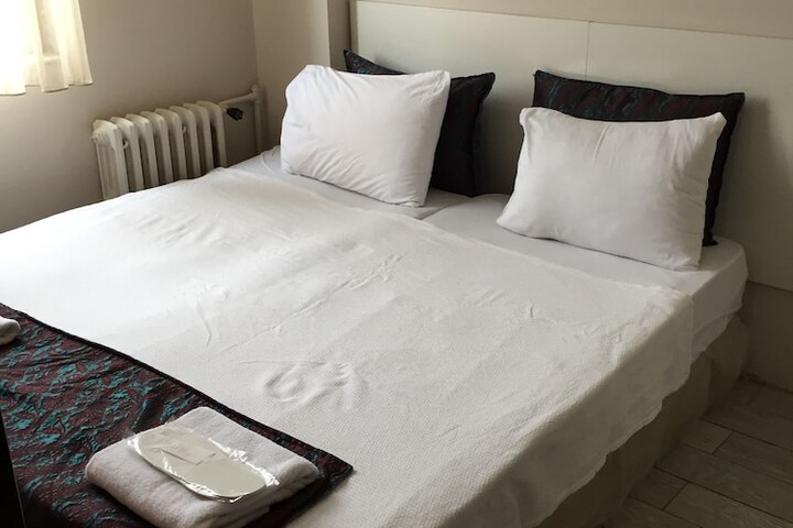 Room 8 of 15