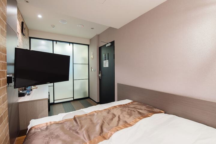 Room 3 of 17