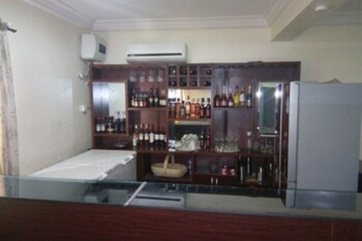 Lounge 6 of 34