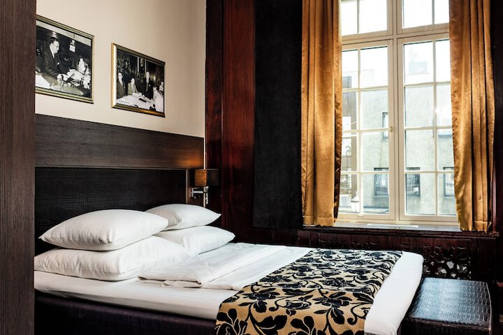 Room 15 of 27