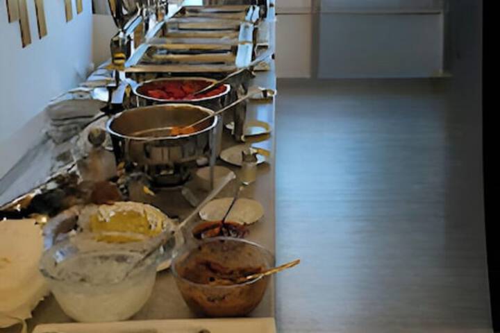 Dining 18 of 24