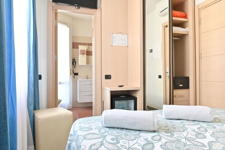 Room 9 of 52