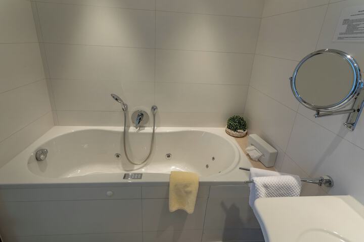 Room 104 of 146