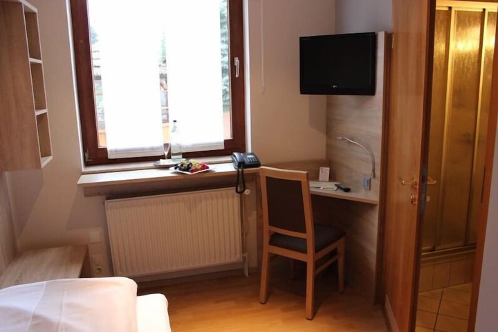 Room 5 of 7