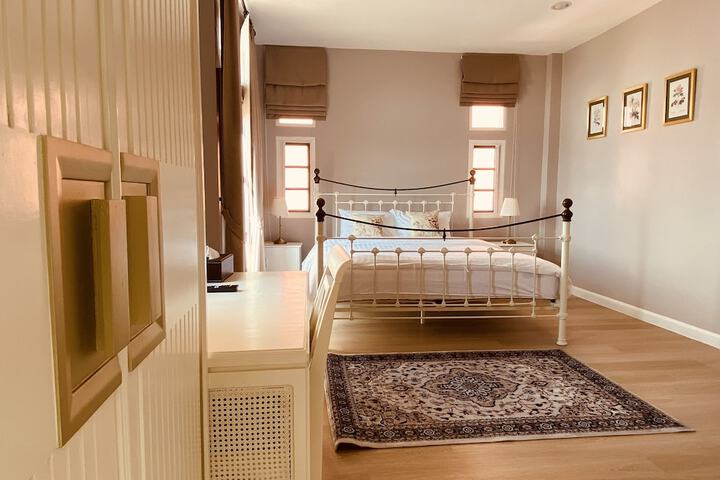 Room 9 of 137