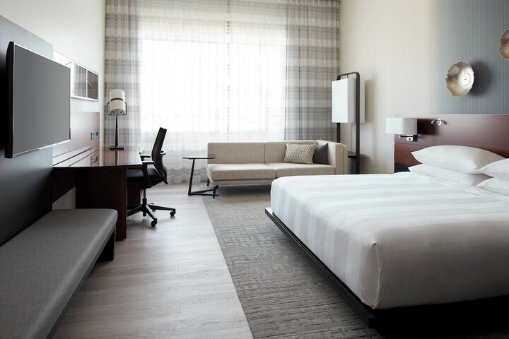 1 King Bed (5 of 13)