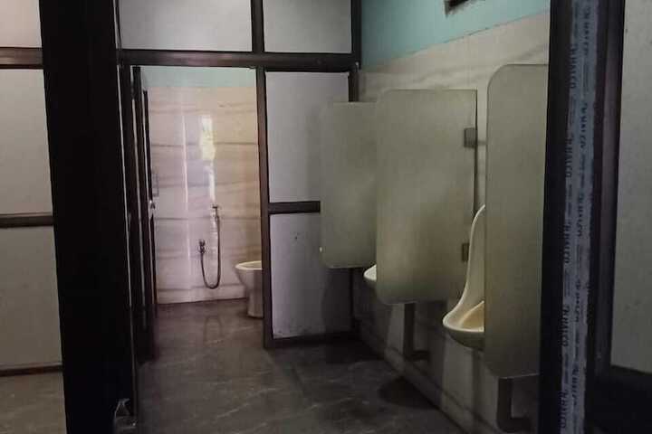 Room 17 of 34