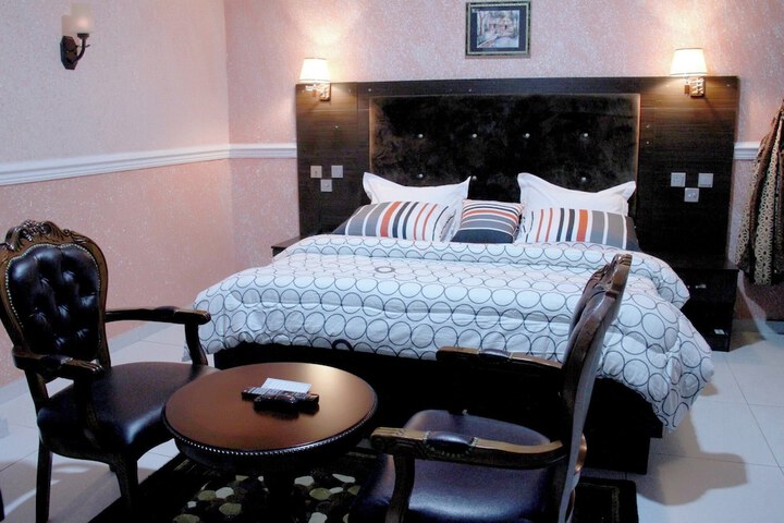 Room 6 of 36