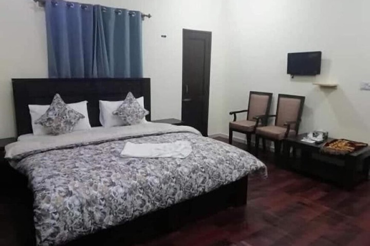 Room 2 of 16