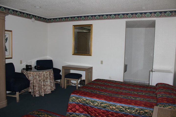 Basic Queen Bed (7 of 10)