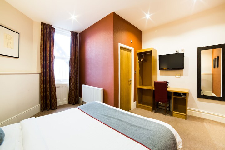 Room 25 of 48