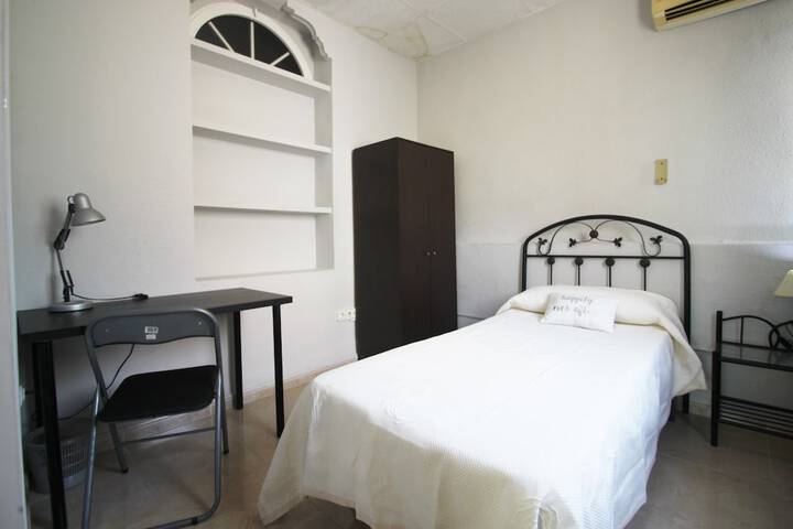 Room 10 of 24