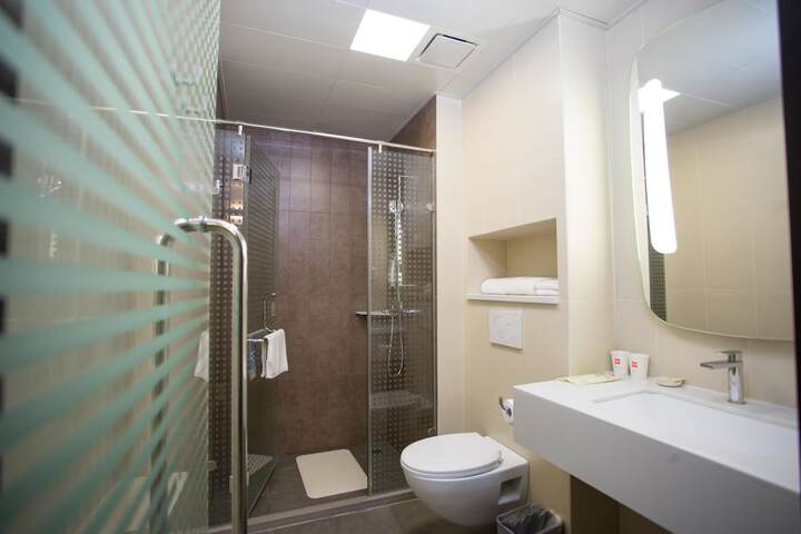 Room 15 of 30